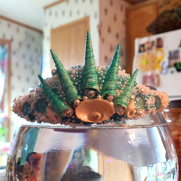 Mermaid crown parade - Picture 1 of 4